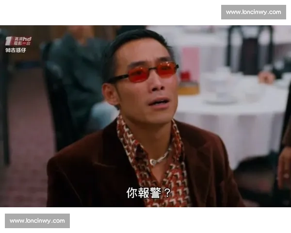 司徒浩南重出江湖!郑浩南香港街头再现经典造型,网友:青春回来了 司徒浩南重出江湖!郑浩南香港街头再现经典造型,网友:青春回来了